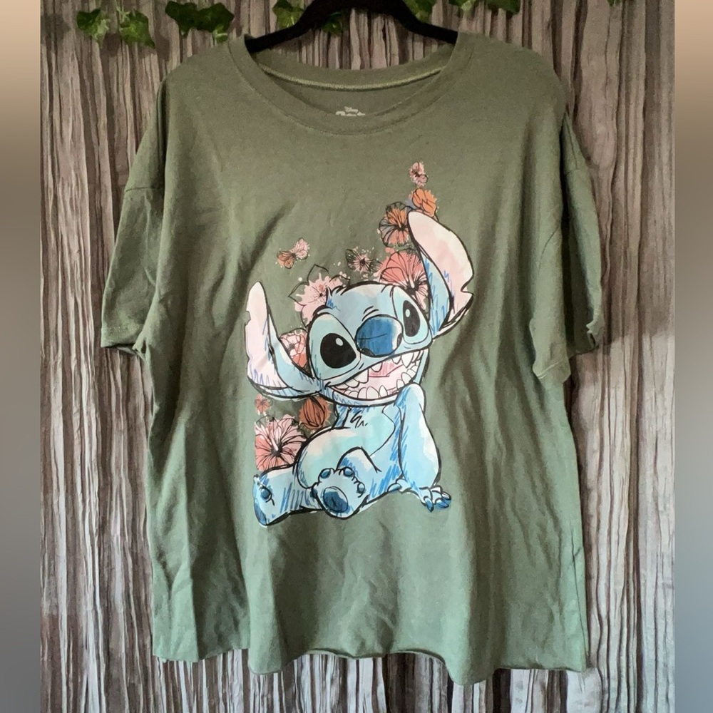 Green Lilo and stitch shirt